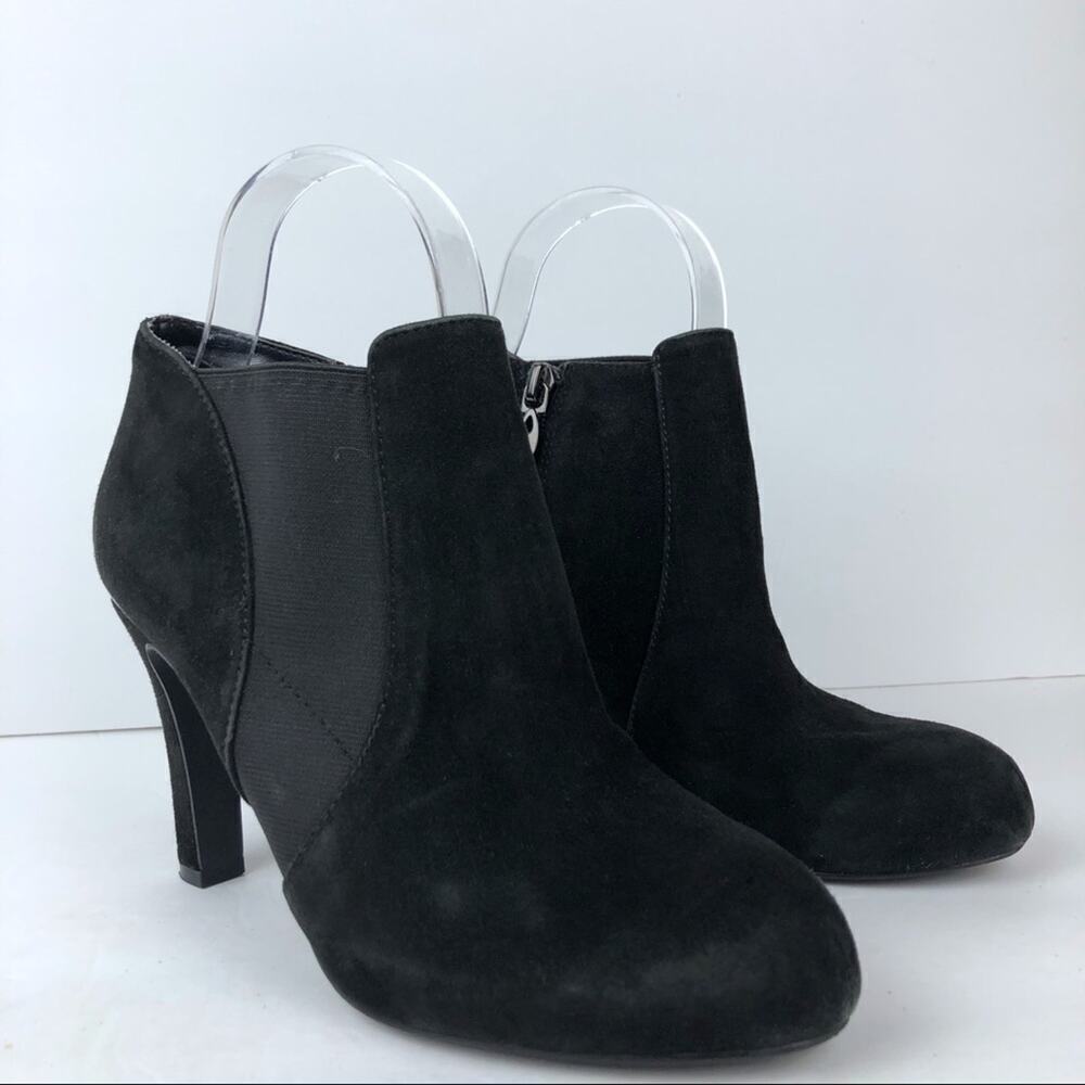 Tahari Suzi Suede Ankle Bootie in Black Size 6